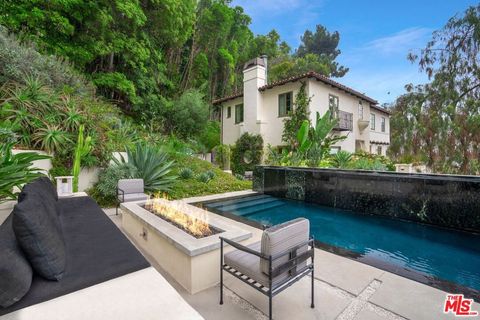 7939 Hillside Avenue Los Angeles CA 90046