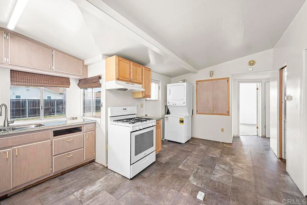 741 ELM AVE
