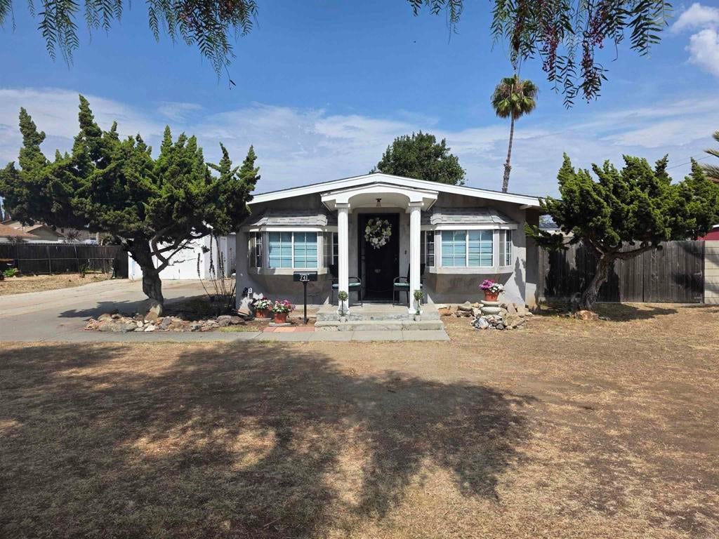 741 ELM AVE