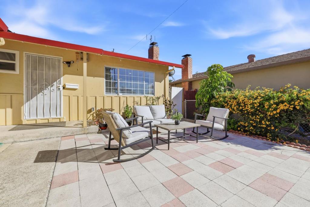 3242 Blue Mountain Drive