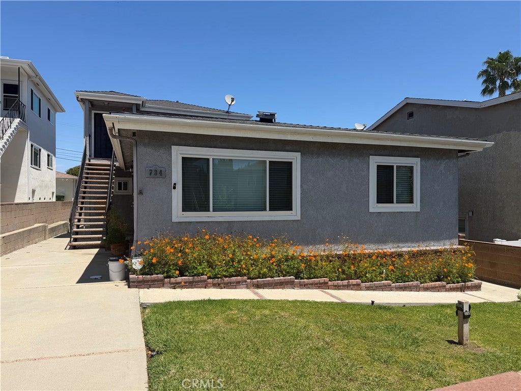 734 W 27th