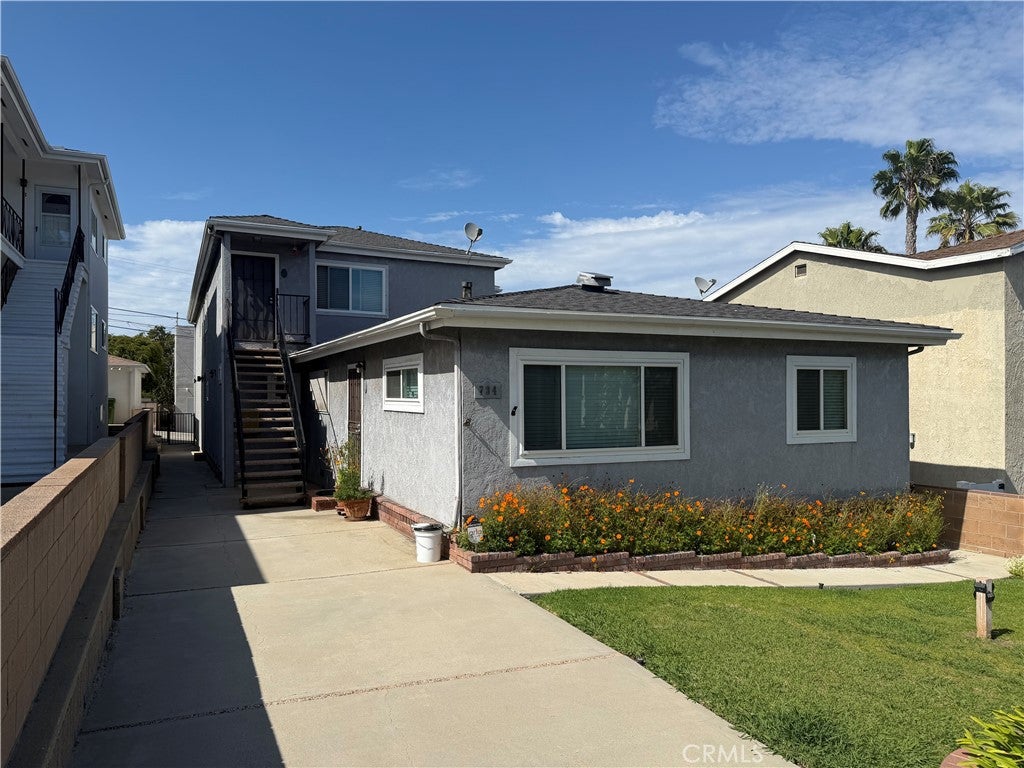 734 W 27th