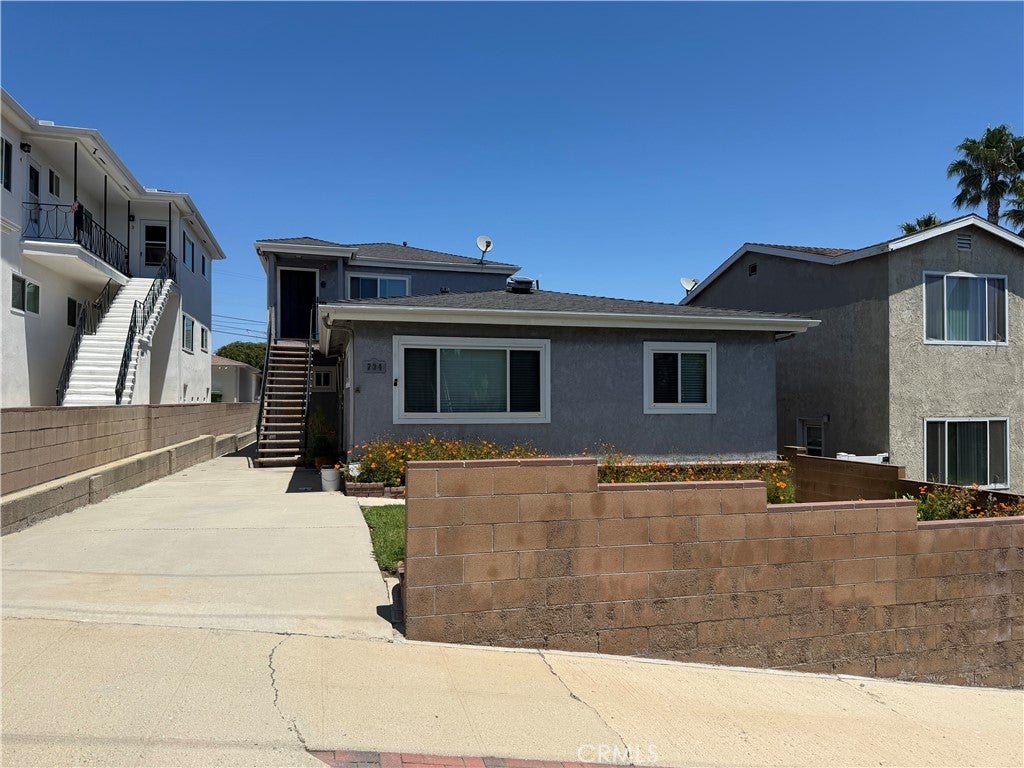 734 W 27th