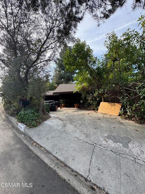 Photo of 11218 Laurie Drive, Studio City, CA 91604 (MLS # 224005026)