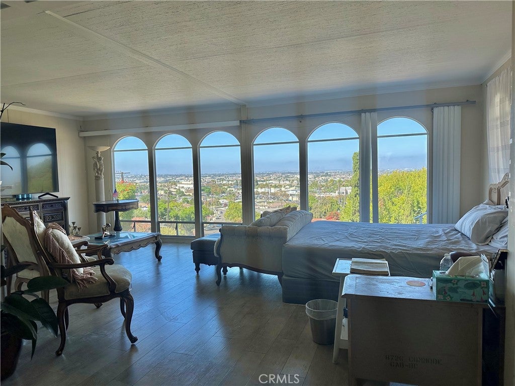 2550 Pacific Coast Highway 231