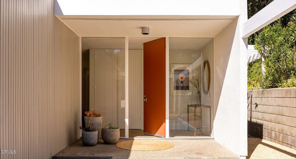 Photo of 5511 Vista Canada Place, La Canada Flintridge, CA 91011 (MLS # P1-26404)