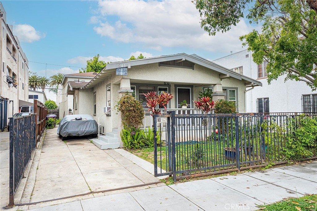 905 Gardenia Avenue
