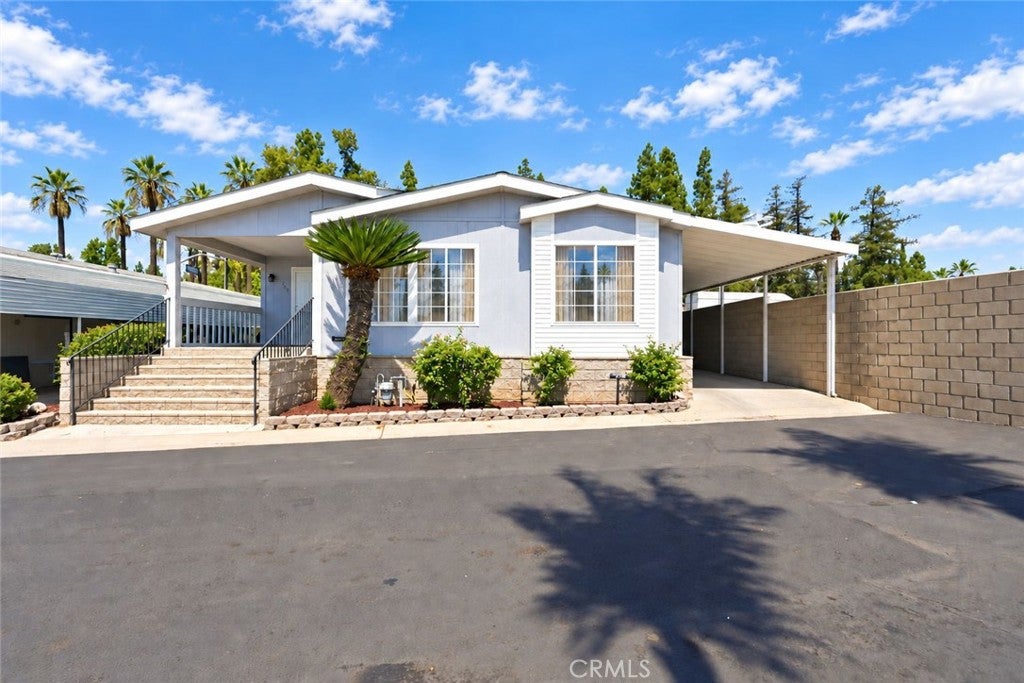 840 E Foothill BLVD