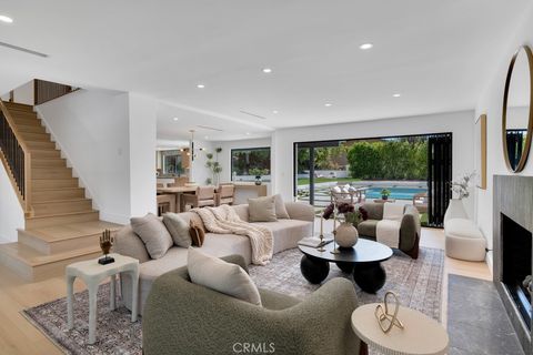 Photo of 5700 Fairhaven Ave, Woodland Hills, CA 91367 (MLS # SR26085911)