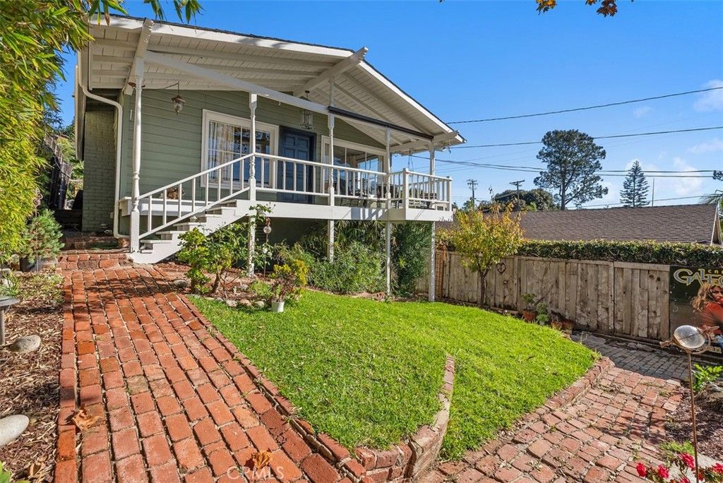 Photo of 31706 Scenic Dr, Laguna Beach, CA 92651 (MLS # LG25252632)