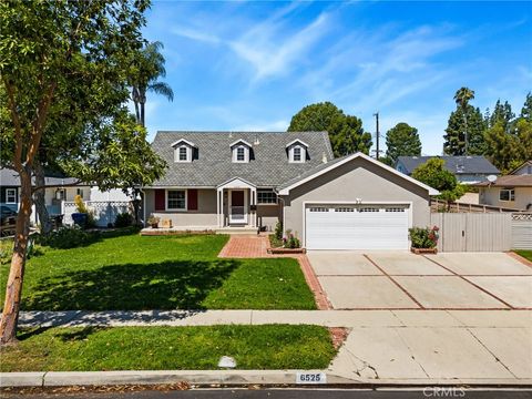 Photo of 6525 Lubao Avenue, Woodland Hills, CA 91367 (MLS # SR26110458)