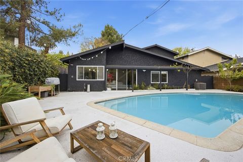 Photo of 10414 Andora Avenue, Chatsworth, CA 91311 (MLS # OC26017804)