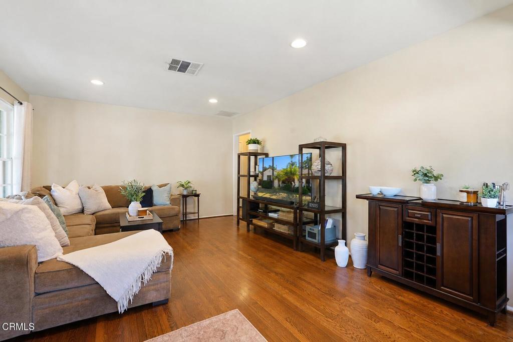 6929 Oak Park Avenue