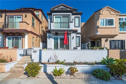Photo of 116 11th Street, Huntington Beach, CA 92648 (MLS # OC25159730)