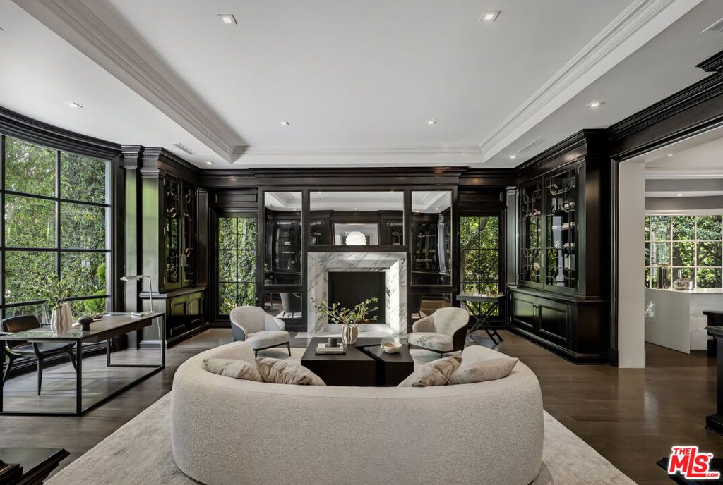 Photo of 917 N Crescent Drive, Beverly Hills, CA 90210 (MLS # 26635315)