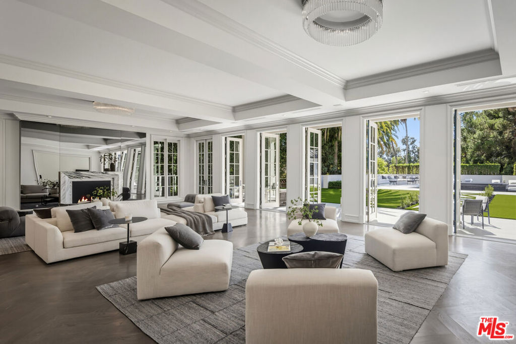 917 N Crescent Drive