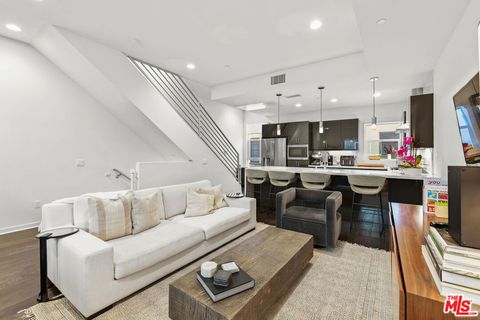 Photo of 8408 Blackburn Avenue, Los Angeles, CA 90048 (MLS # 26661667)