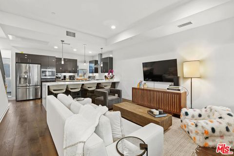 Photo of 8408 Blackburn Avenue, Los Angeles, CA 90048 (MLS # 26661667)