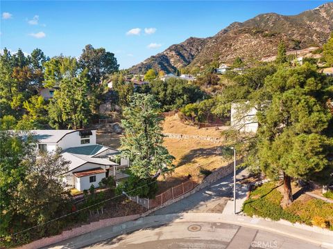 Photo of 2829 Willowhaven Drive, La Crescenta, CA 91214 (MLS # GD25252796)