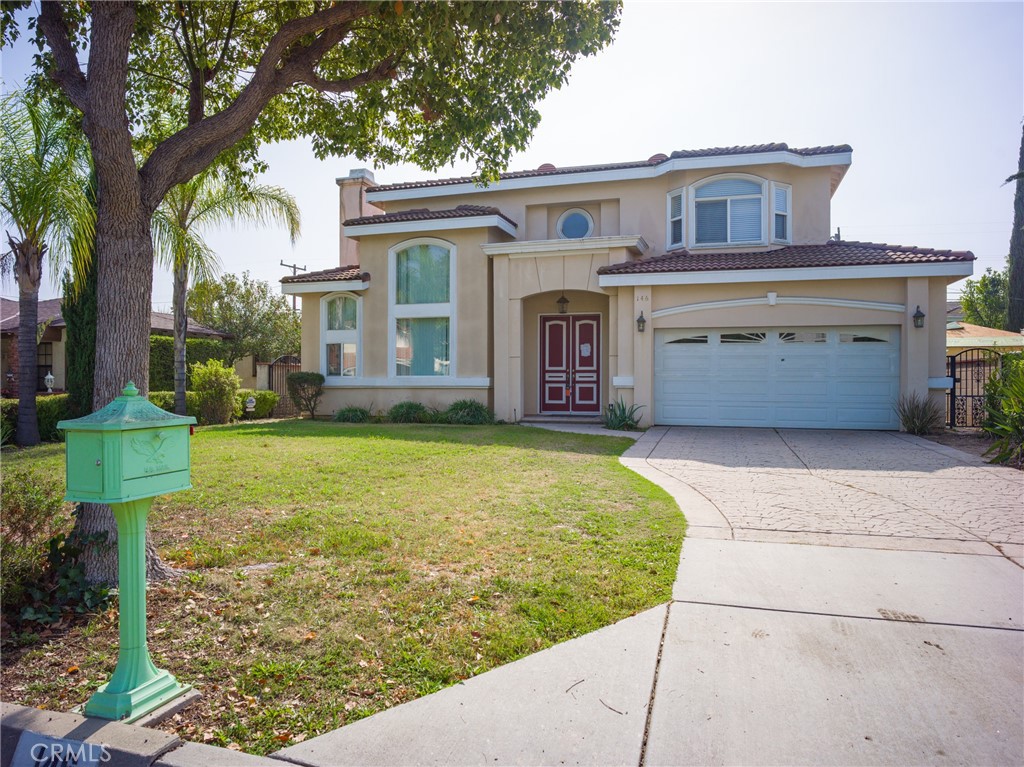 Main image without alt text