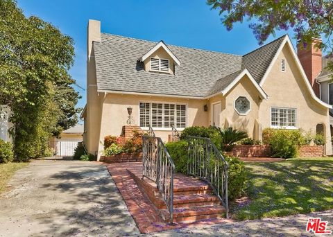 Photo of 210 N Palm Drive, Beverly Hills, CA 90210 (MLS # 26799906)