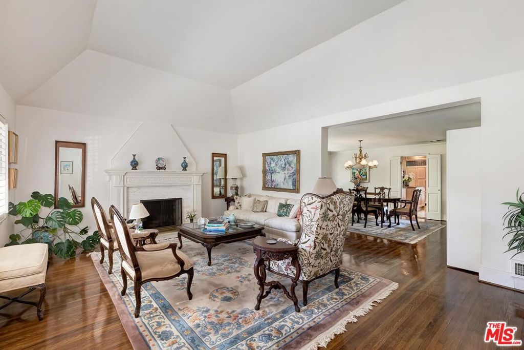 Photo of 210 N Palm Drive, Beverly Hills, CA 90210 (MLS # 26799906)