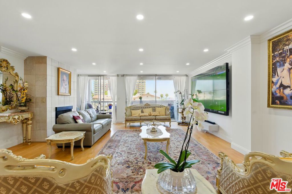 Properties 3 321 N Oakhurst Drive 606