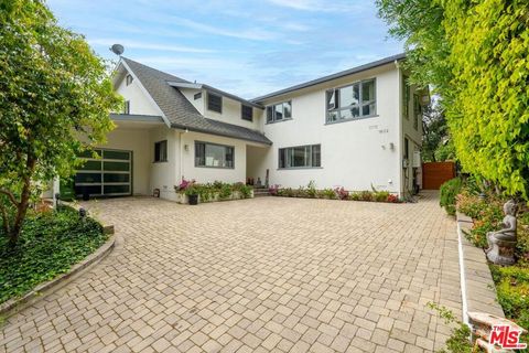 Photo of 1862 Kimberly Lane, Los Angeles, CA 90049 (MLS # 26666815)