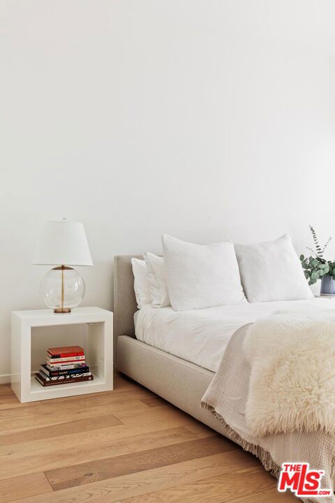 1030 N KINGS Road 206