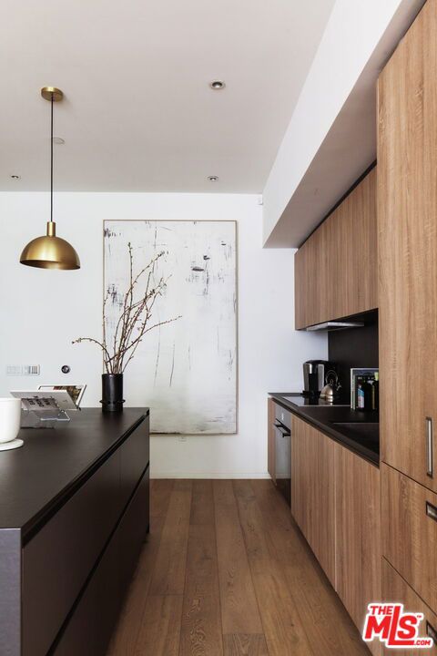 1030 N KINGS Road 206