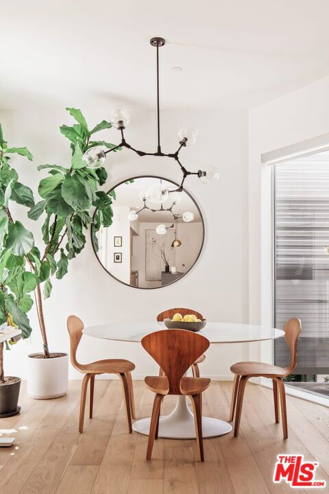 1030 N KINGS Road 206