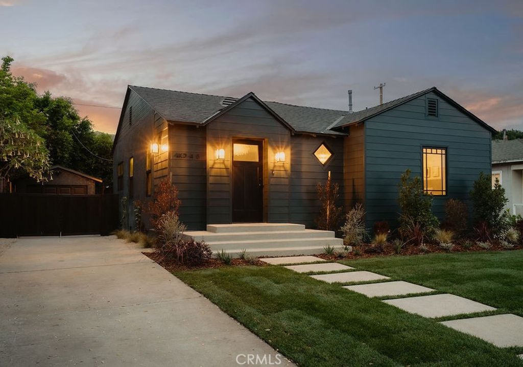 Photo of 4048 Tivoli Avenue, Los Angeles, CA 90066 (MLS # PW26031981)