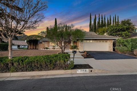 Photo of 19081 Braemore Road, Porter Ranch, CA 91326 (MLS # SR26022637)