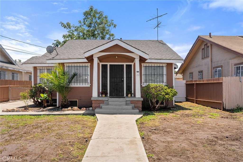 Step beyond the charming curb appeal of this classic California bungalow and into a home brimming with warmth, light, and imaginative possibilities.
Inside an uniquely sized, light-filled living area immediately greets you. Bathed in California sunshine, the space feels open and airy, with cool, easy-care tile floors that flow seamlessly from room to room. This versatile layout is a blank canvas, ready for cozy living, festive gatherings with friends, or simply your own personal sanctuary.The bright and efficient kitchen is ready for action, offering plenty of counter space and cabinetry to inspire your culinary adventures. This property boasts location for commuters, with incredibly easy access to both the 110 and 105 freeways. You are just minutes away from world-class sports and entertainment at SoFi Stadium, the Kia Forum, and the Intuit Dome. Proximity to LAX, local schools, Jesse Owens Park. This is a fantastic opportunity for a first-time homebuyer or anyone looking to plant roots in a Los Angeles community.