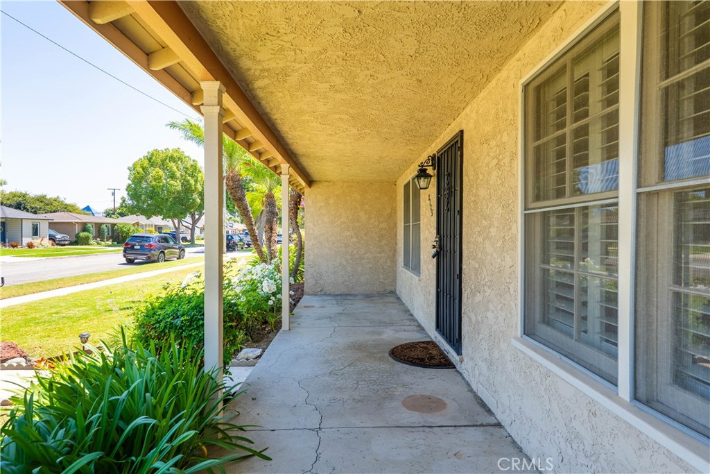 2125 Lomina Avenue