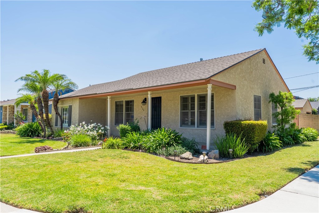 2125 Lomina Avenue