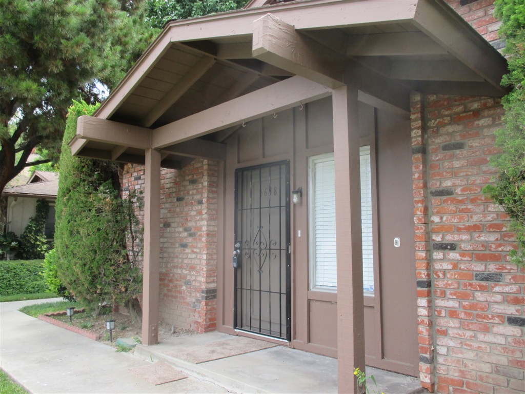 2 bedroom, 1 bath end unit condo in San Carlos. 756 sq. ft. Brand new carpet & paint throughout, ceiling fans, private fenced yard & more! 2 tandem parking spaces, one under carport. Stove & refrigerator included. Common area laundry available. Water & trash included in rent, tenant pays electric (no gas), cable/internet, etc. Please, NO PETS. 1 year lease minimum. Available June 15th, 2015! Neighborhoods: San Carlos
