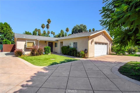 Photo of 22839 Dolorosa Street, Woodland Hills, CA 91367 (MLS # SR26188386)
