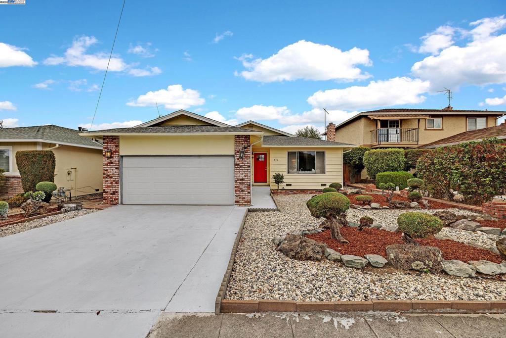 Great single level home in a large lot, 4 bedrooms two baths, two car garage, freshly painted, new laminate floors, new carpets in all bedrooms, new appliances, new front door. Great location within minutes to I-880 & I-580. 10 minutes to BART. Only 35 minutes to downtown San Francisco. OPEN HOUSE SUNDAY OCTOBER 5 FROM 1 TO 4 PM