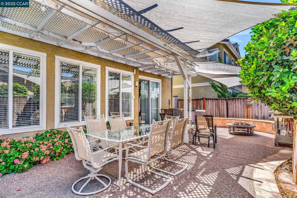 CA CREEKSIDE - Residential