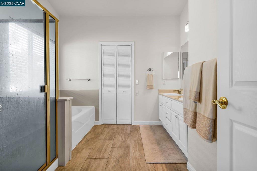 CA CREEKSIDE - Residential