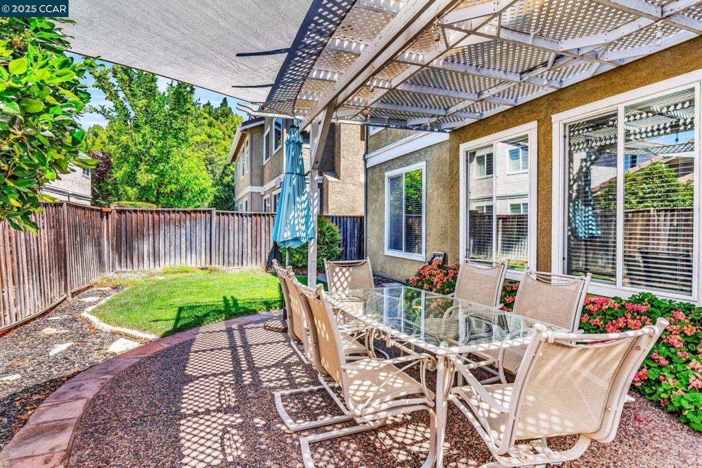 CA CREEKSIDE - Residential