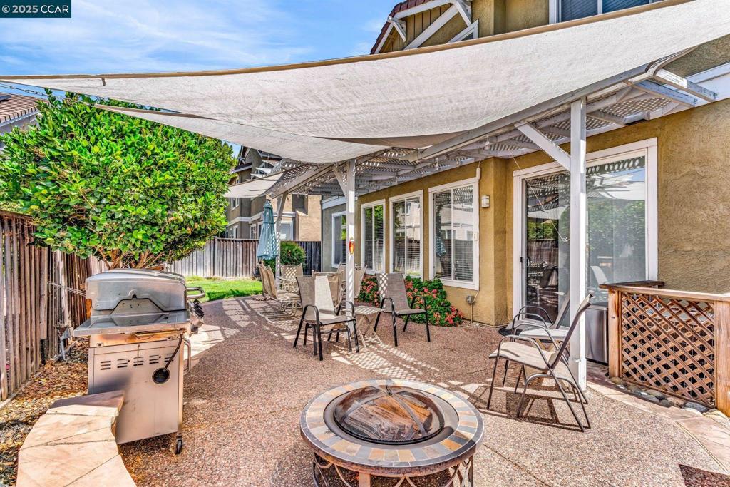 CA CREEKSIDE - Residential