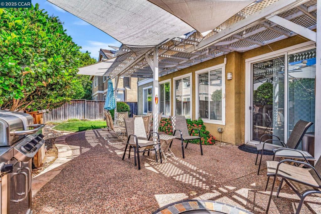 CA CREEKSIDE - Residential