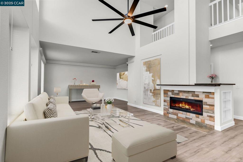 CA CREEKSIDE - Residential