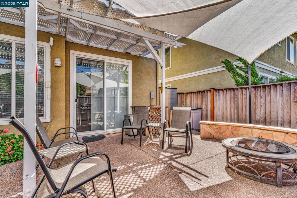 CA CREEKSIDE - Residential