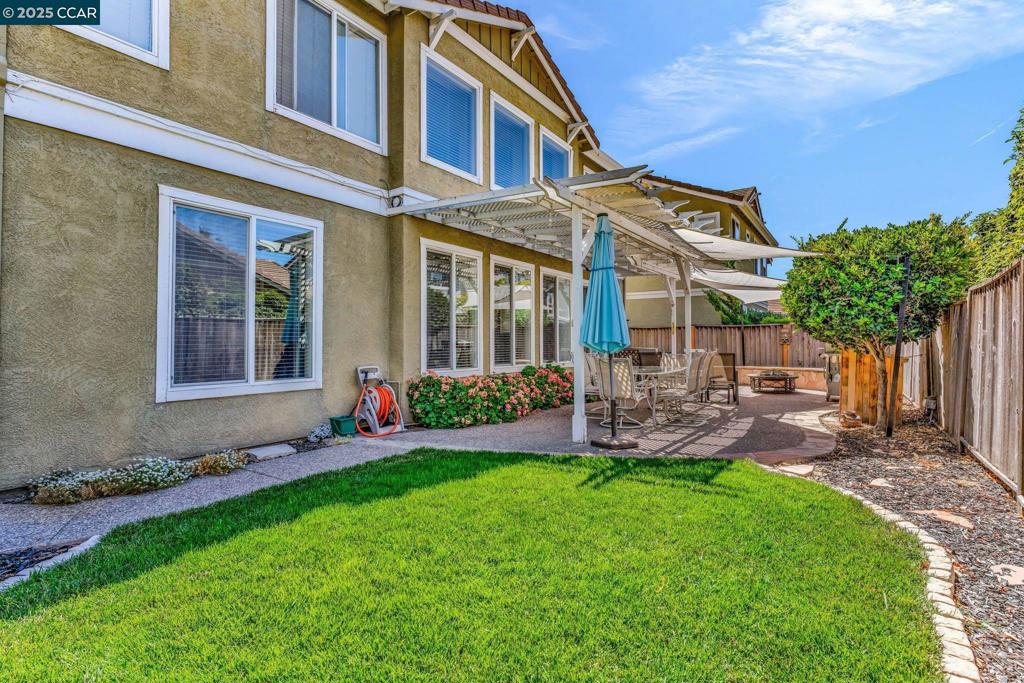 CA CREEKSIDE - Residential