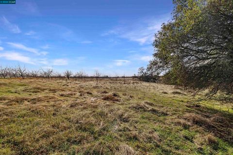 Photo of 1 Pacific Heights, Oroville, CA 95965 (MLS # 41081319)