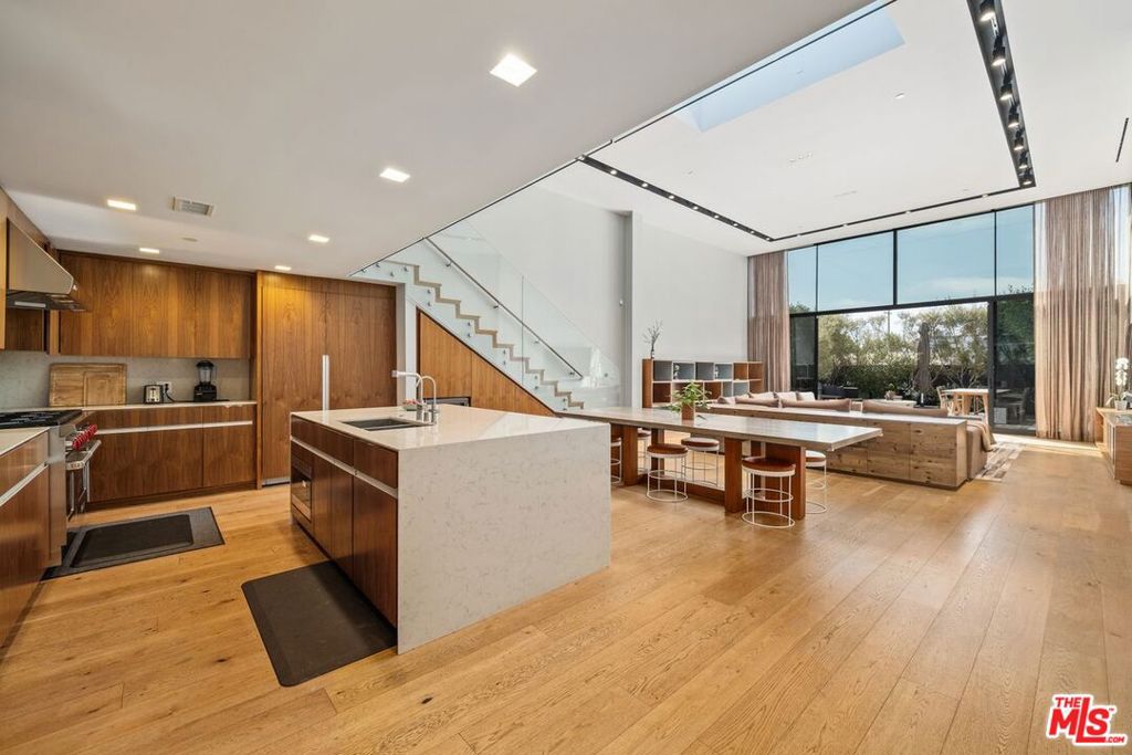 Welcome to Hollister House, a bona fide "Tribeca on the Beach" mixing top-shelf design, architecture, and utility for new parents. Tucked just off Main St, this work-from-home palace is perfect for digital nomads and families alike. The double-height great room offers tons of natural light and seamless indoor/outdoor flow. High-end appliances and finishes rest on European oak flooring throughout. The interiors are by Santa Monica's own Ezequiel Farca, a specialist in harmonious integration of space, art and daily use. Three bedrooms with en-suite baths make up the private spaces, with one that can be a flexible office, nursery, or both. The mezzanine overlooks the great room and features a second office. The piece de resistance is a 1200 sq ft rooftop terrace with killer views of ocean, mountains, and Main Street. Your options for chilling, work-from-home, and enjoying family time are endless. If you do manage to leave, the best of Santa Monica is steps away.