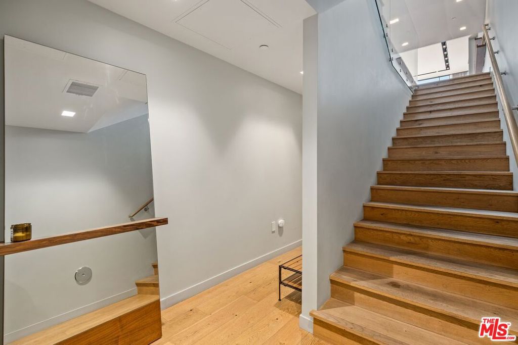 Properties 2 207 Hollister Avenue